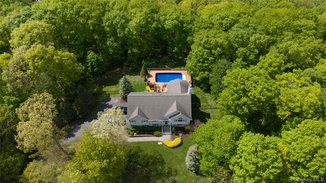 17 James Court, Mahopac, NY 10541