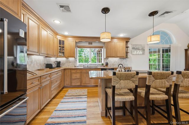 17 James Court, Mahopac, NY 10541