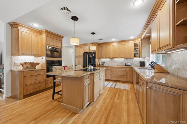 17 James Court, Mahopac, NY 10541