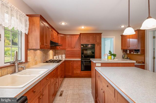 19 SOKOL DR, Kutztown, PA 19530