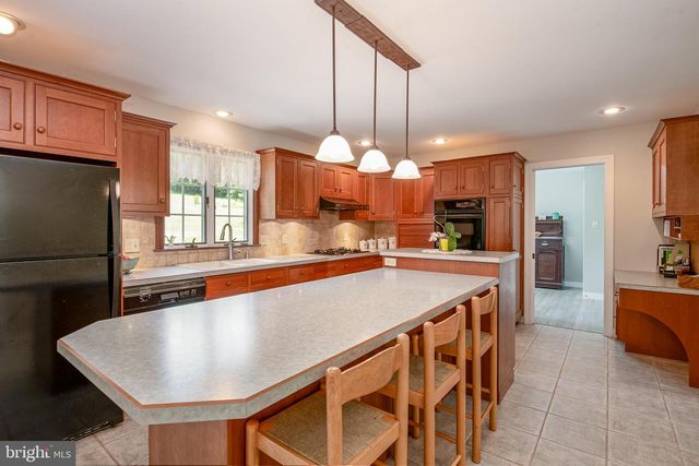 19 SOKOL DR, Kutztown, PA 19530