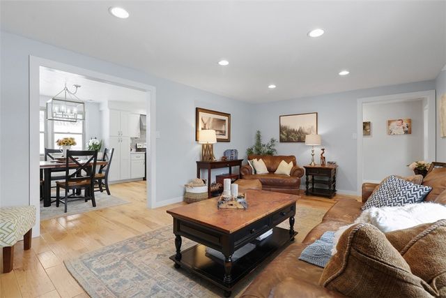 2400 Mill Grove Rd, Upper St Clair, PA 15241