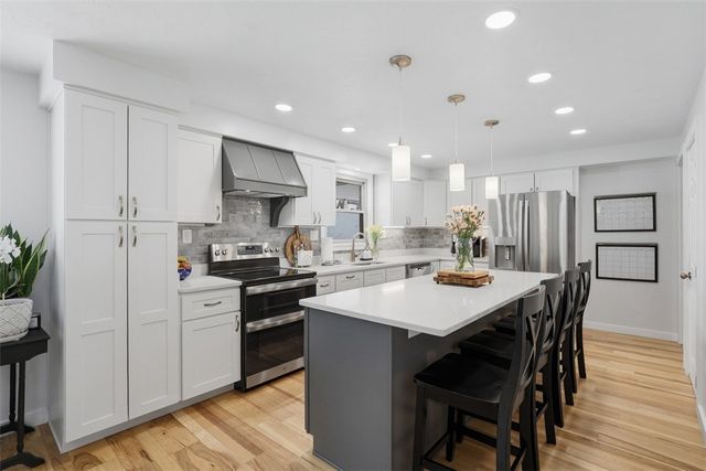 2400 Mill Grove Rd, Upper St Clair, PA 15241