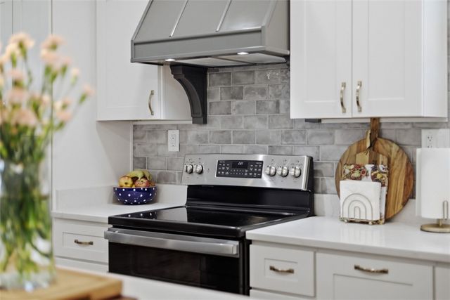 2400 Mill Grove Rd, Upper St Clair, PA 15241