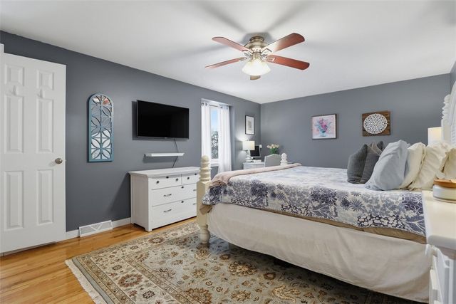 2400 Mill Grove Rd, Upper St Clair, PA 15241