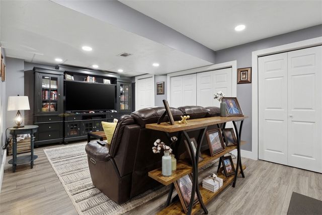 2400 Mill Grove Rd, Upper St Clair, PA 15241