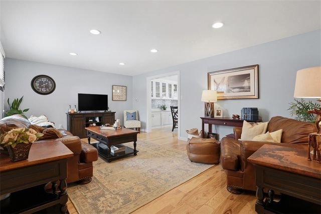 2400 Mill Grove Rd, Upper St Clair, PA 15241