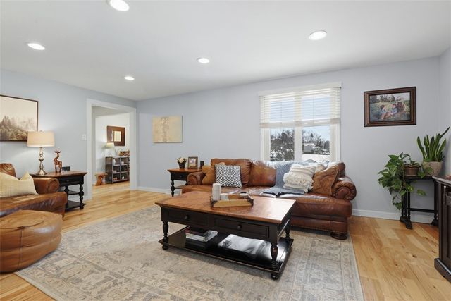 2400 Mill Grove Rd, Upper St Clair, PA 15241