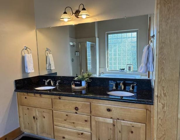 40836 Village Pass Lane, Shaver Lake, CA 93664