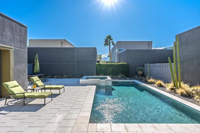 1053 Dane Drive, Palm Springs, CA 92262