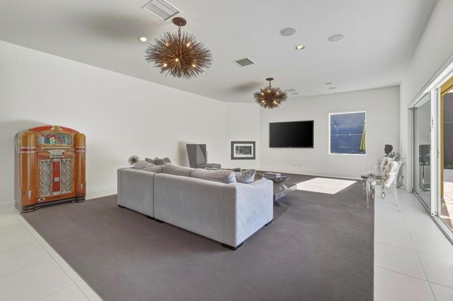 1053 Dane Drive, Palm Springs, CA 92262