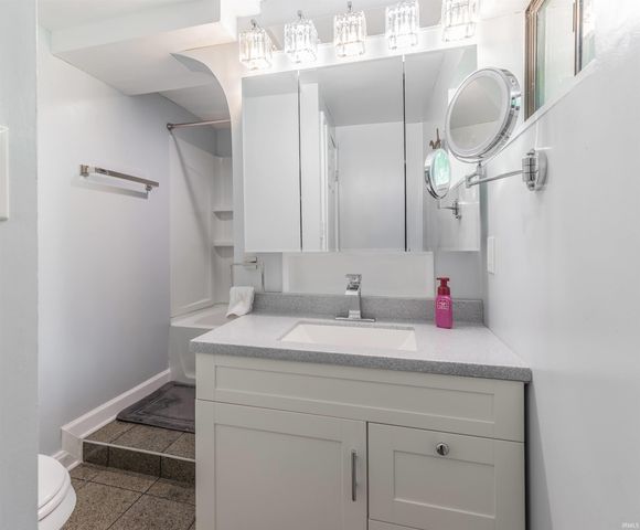 6001 Felstead Road, Evansville, IN 47712