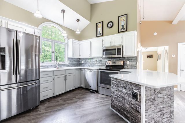 6001 Felstead Road, Evansville, IN 47712