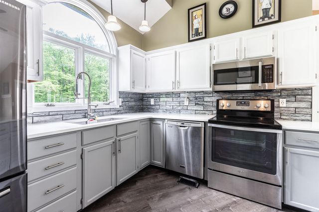 6001 Felstead Road, Evansville, IN 47712