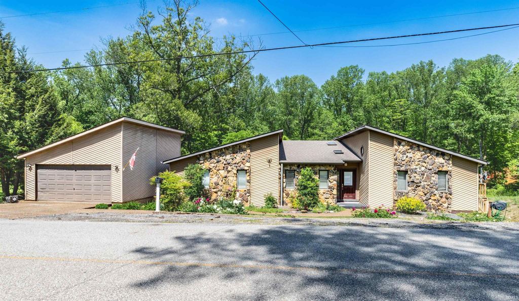 6001 Felstead Road, Evansville, IN 47712