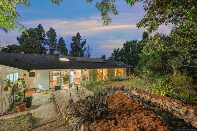 8615 Mariposa St, La Mesa, CA 91941