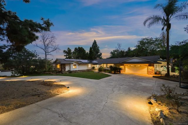 8615 Mariposa St, La Mesa, CA 91941