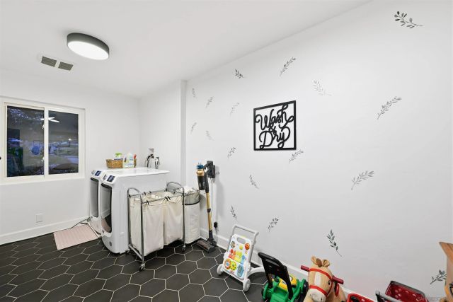 8615 Mariposa St, La Mesa, CA 91941