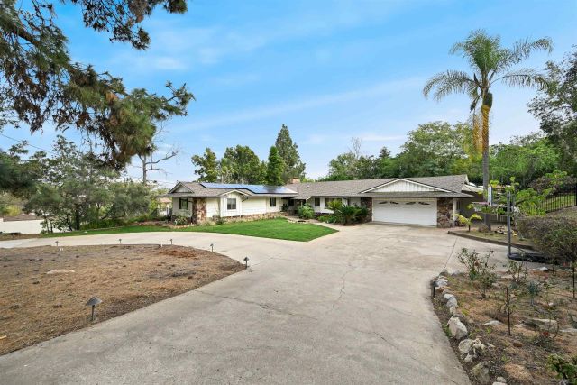 8615 Mariposa St, La Mesa, CA 91941