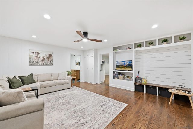 8615 Mariposa St, La Mesa, CA 91941