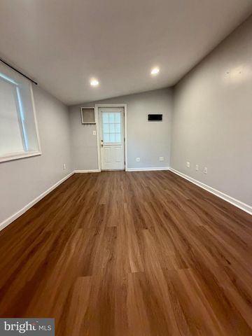 300 WINDING WAY, Glenside, PA 19038