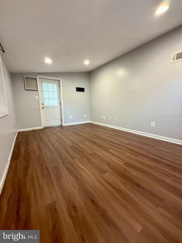 300 WINDING WAY, Glenside, PA 19038