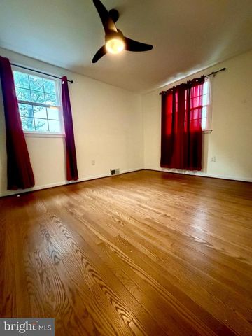 300 WINDING WAY, Glenside, PA 19038