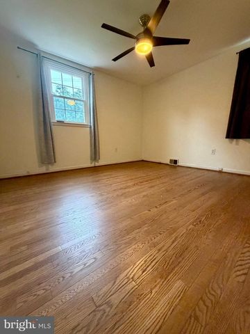 300 WINDING WAY, Glenside, PA 19038