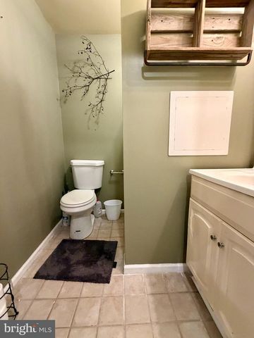 300 WINDING WAY, Glenside, PA 19038