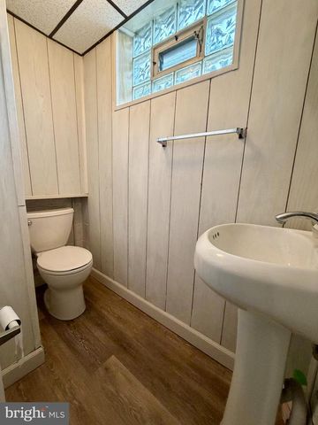 300 WINDING WAY, Glenside, PA 19038