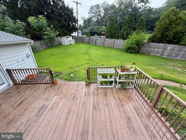 300 WINDING WAY, Glenside, PA 19038