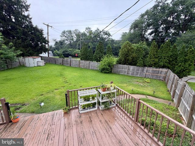 300 WINDING WAY, Glenside, PA 19038