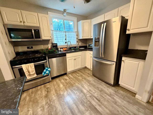 300 WINDING WAY, Glenside, PA 19038