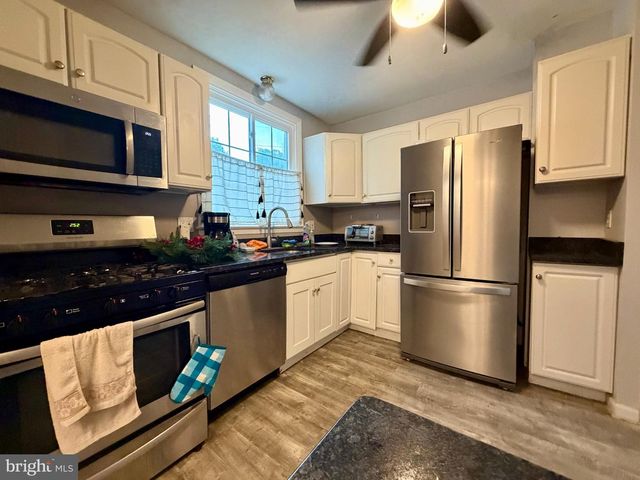 300 WINDING WAY, Glenside, PA 19038