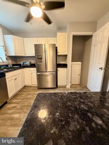300 WINDING WAY, Glenside, PA 19038