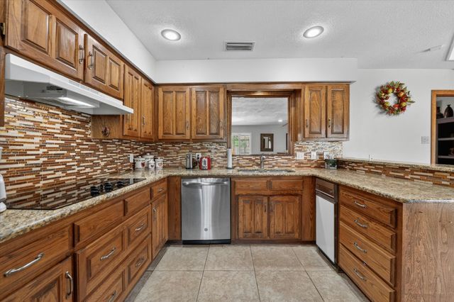 2317 Meandering Way, Arlington, TX 76011