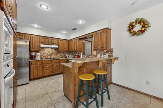2317 Meandering Way, Arlington, TX 76011