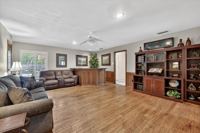 2317 Meandering Way, Arlington, TX 76011