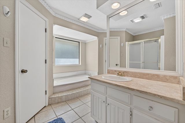 2317 Meandering Way, Arlington, TX 76011
