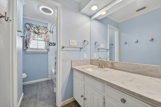 2317 Meandering Way, Arlington, TX 76011