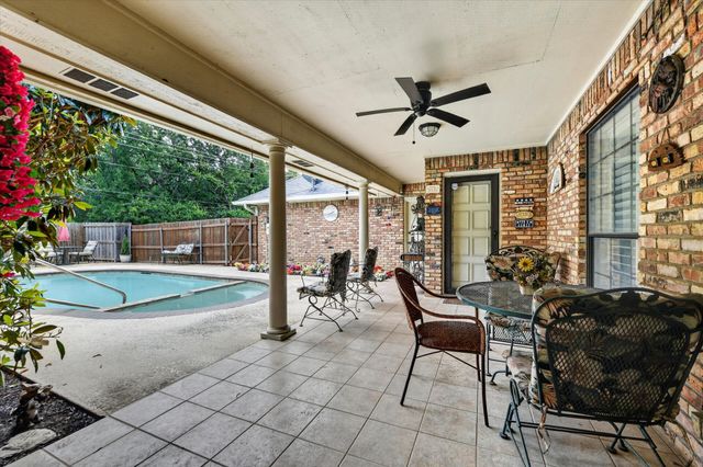 2317 Meandering Way, Arlington, TX 76011