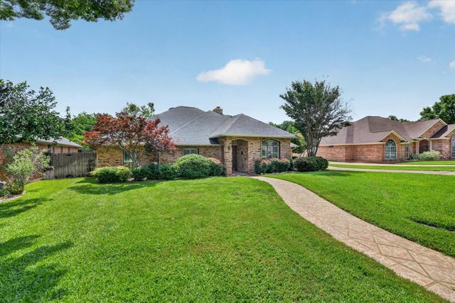 2317 Meandering Way, Arlington, TX 76011
