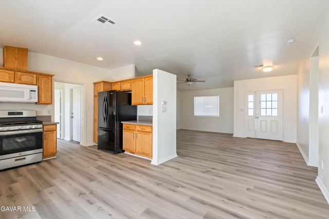 8570 Oleander Avenue, California City, CA 93505