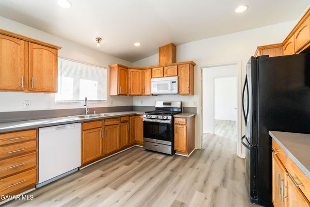 8570 Oleander Avenue, California City, CA 93505