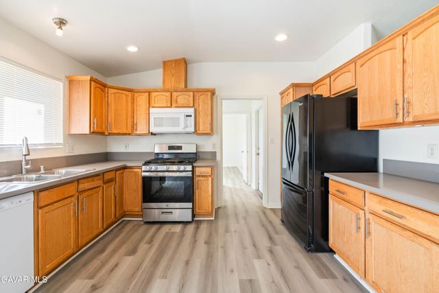 8570 Oleander Avenue, California City, CA 93505