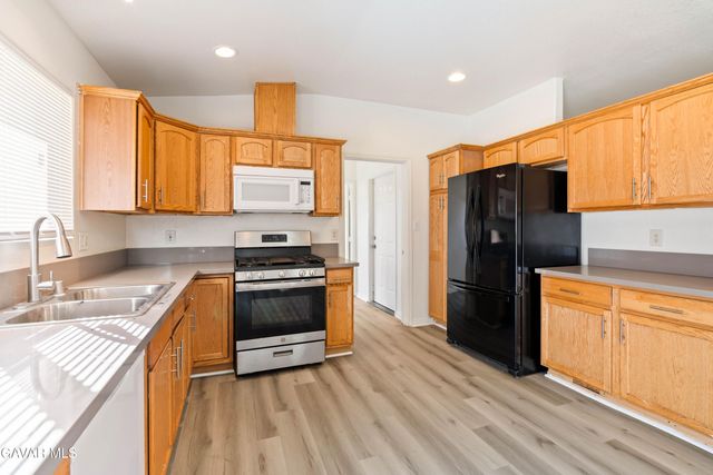 8570 Oleander Avenue, California City, CA 93505