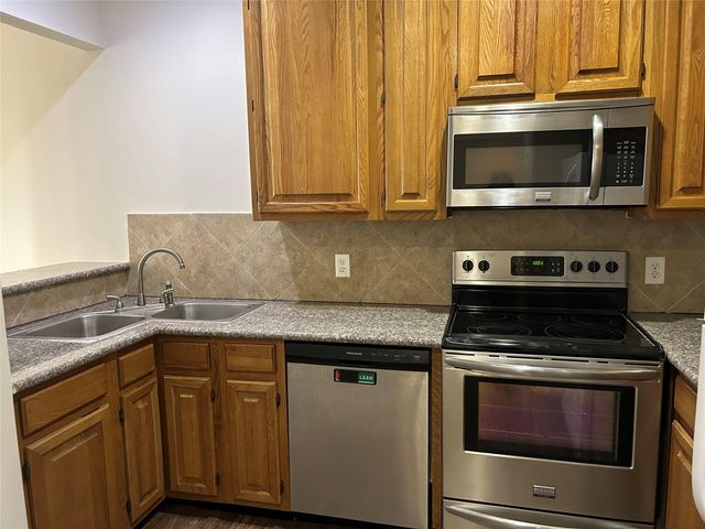 2213 S Braeswood Boulevard 12B, Houston, TX 77030