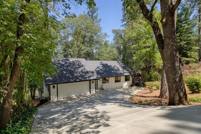 15880 Names Dr, Grass Valley, CA 95949