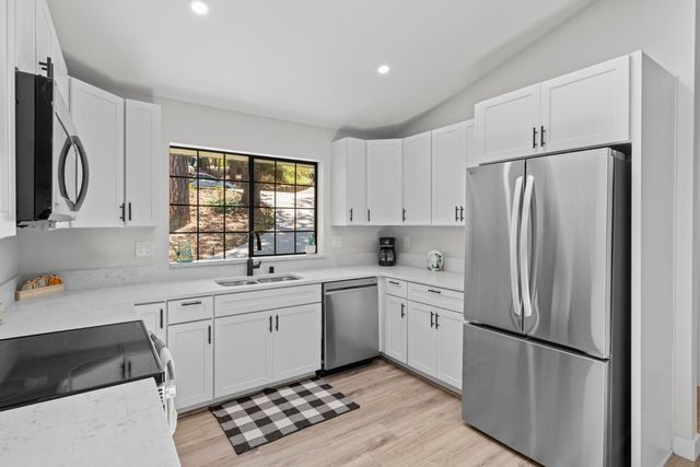 15880 Names Dr, Grass Valley, CA 95949