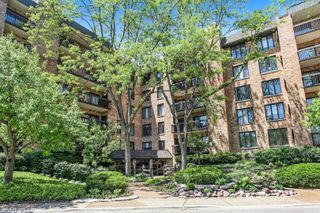 1740 Mission Hills Road 112, Northbrook, IL 60062
